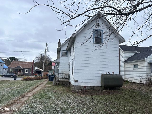 305 Oak Street, Corinth, NY 12822