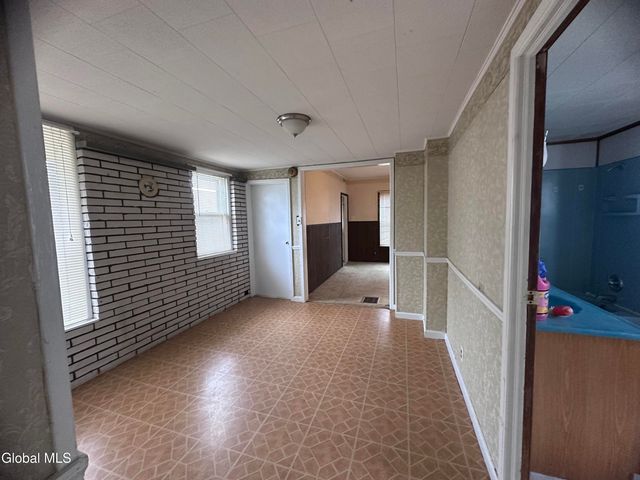 305 Oak Street, Corinth, NY 12822