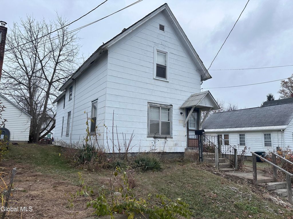 305 Oak Street, Corinth, NY 12822