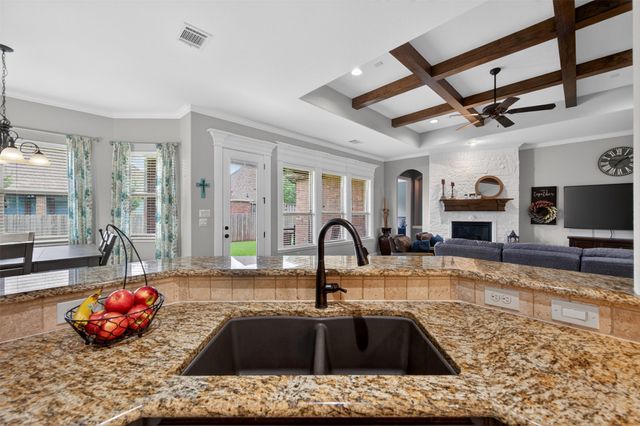 7112 Chimney Creek Drive, North Richland Hills, TX 76182