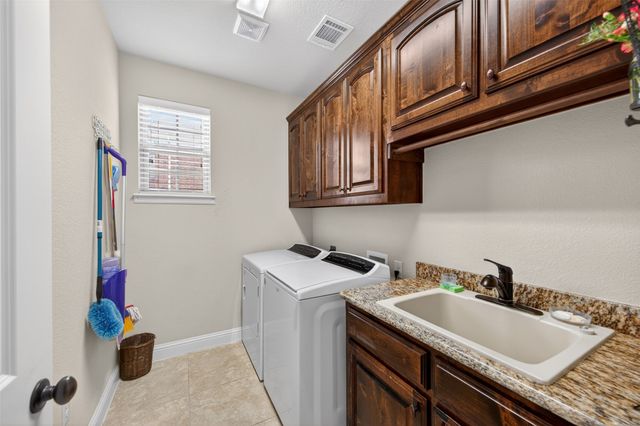 7112 Chimney Creek Drive, North Richland Hills, TX 76182