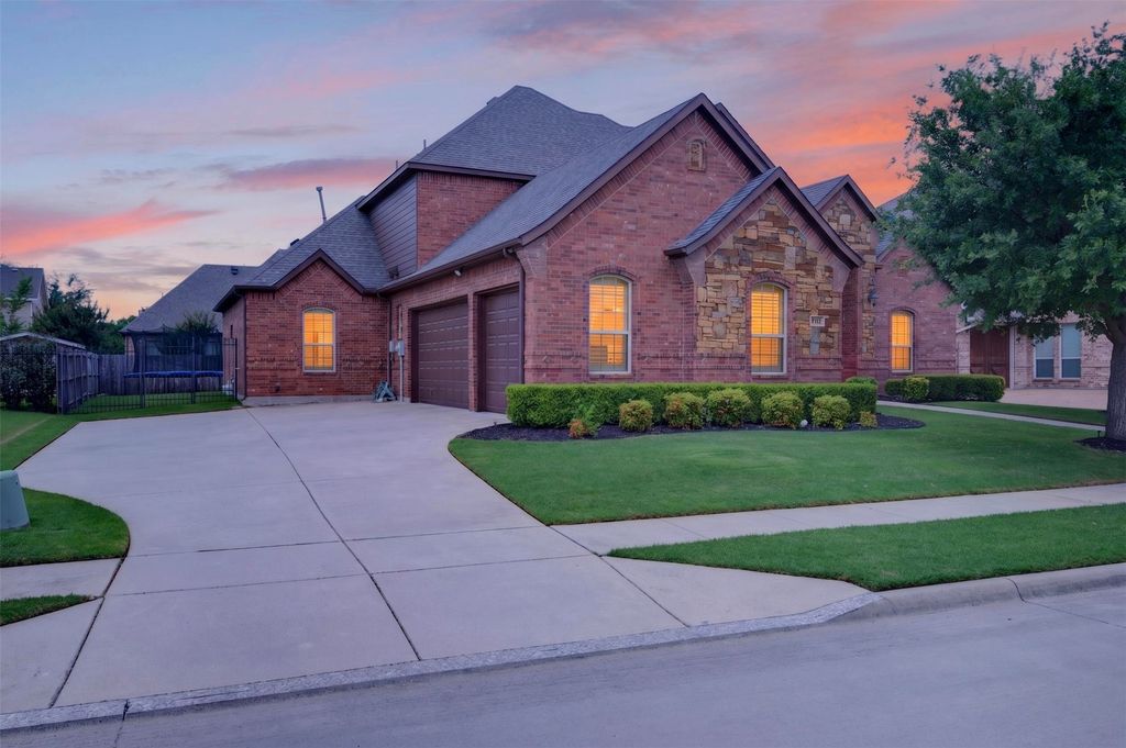 7112 Chimney Creek Drive, North Richland Hills, TX 76182