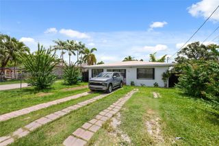 327 NW 3rd St, Florida City, FL 33034