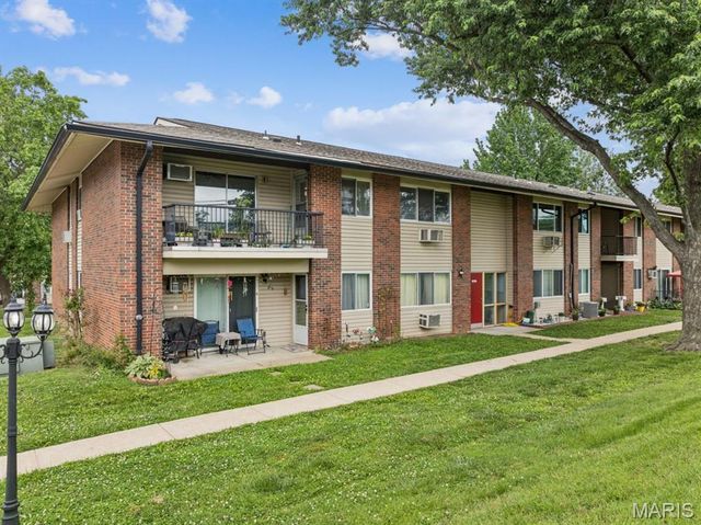 9047 Villaridge Court F, Unincorporated, MO 63123