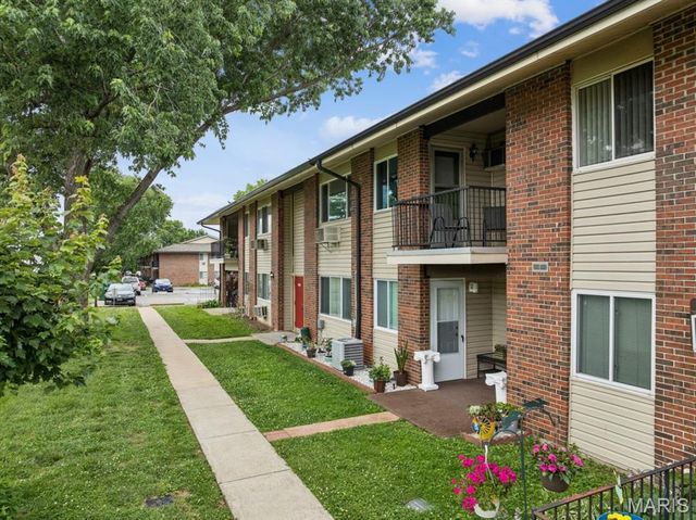 9047 Villaridge Court F, Unincorporated, MO 63123