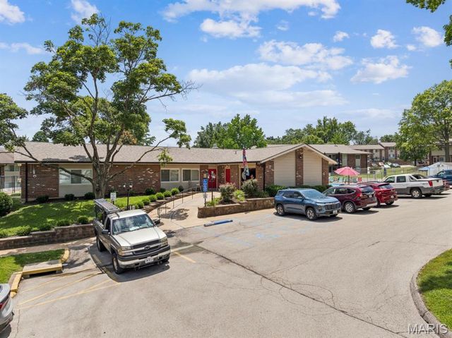 9047 Villaridge Court F, Unincorporated, MO 63123