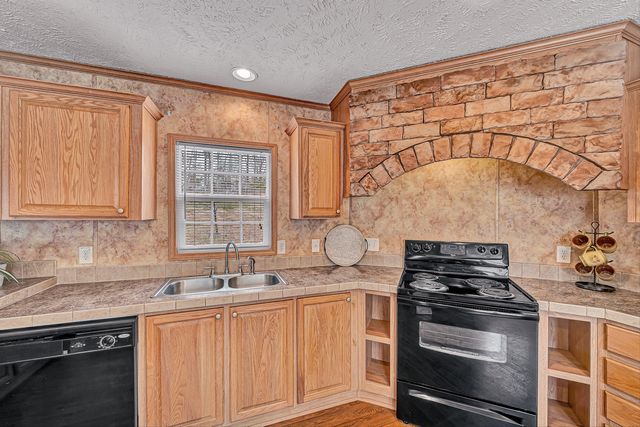 1081 Owen Ridge LN, Goodview, VA 24095
