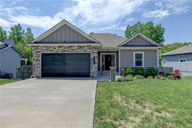 415 E 166th Court, Belton, MO 64012