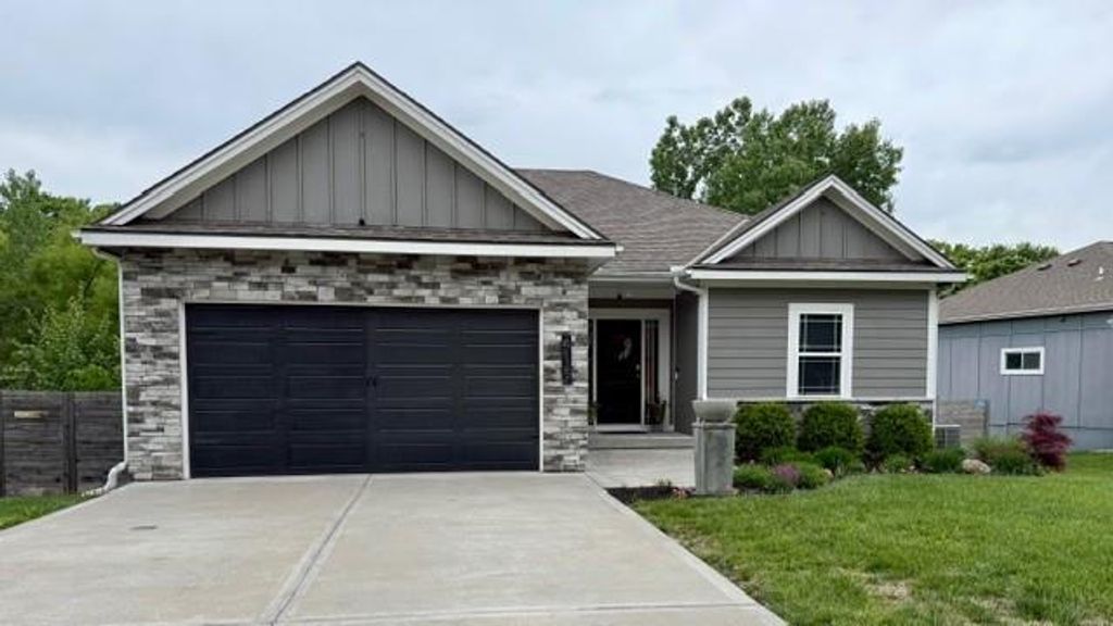 415 E 166th Court, Belton, MO 64012