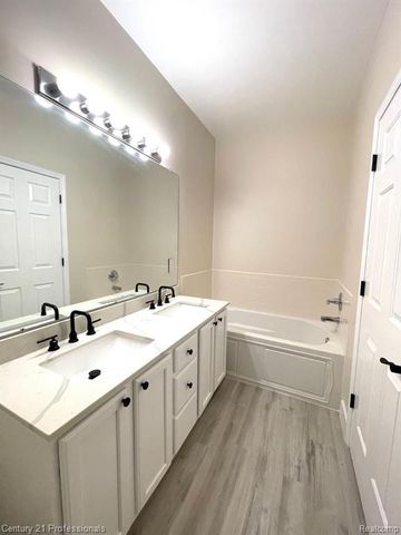 3047 Camden Drive, Troy, MI 48084