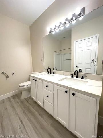 3047 Camden Drive, Troy, MI 48084