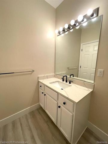 3047 Camden Drive, Troy, MI 48084
