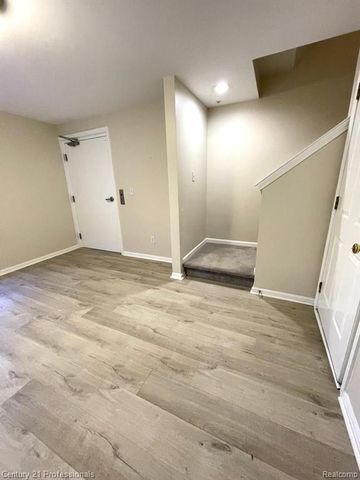 3047 Camden Drive, Troy, MI 48084
