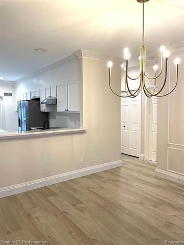 3047 Camden Drive, Troy, MI 48084