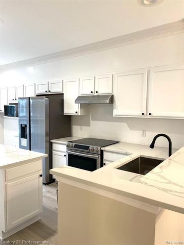 3047 Camden Drive, Troy, MI 48084
