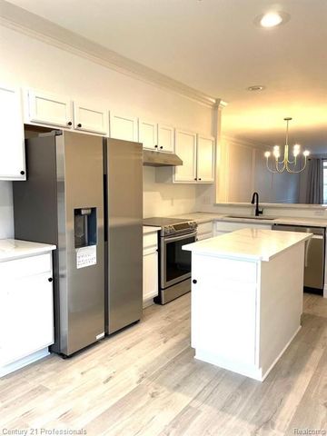 3047 Camden Drive, Troy, MI 48084