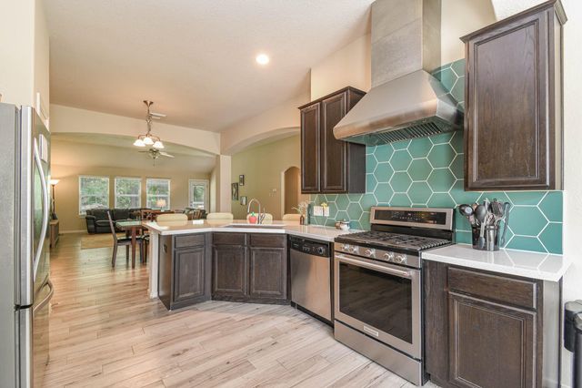 203 Summer Pine Court, Conroe, TX 77304