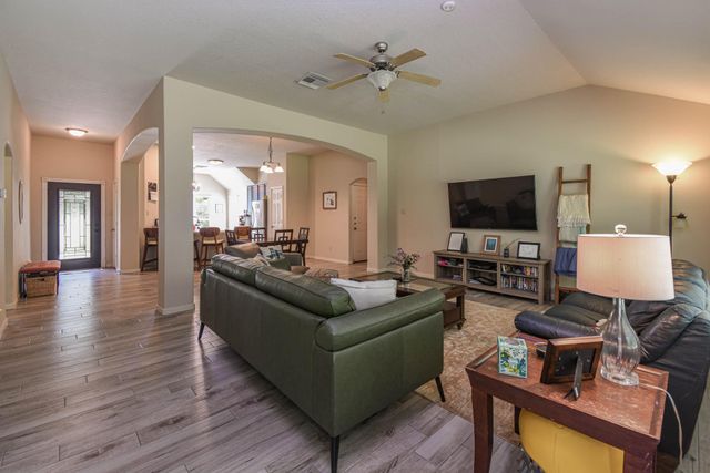 203 Summer Pine Court, Conroe, TX 77304