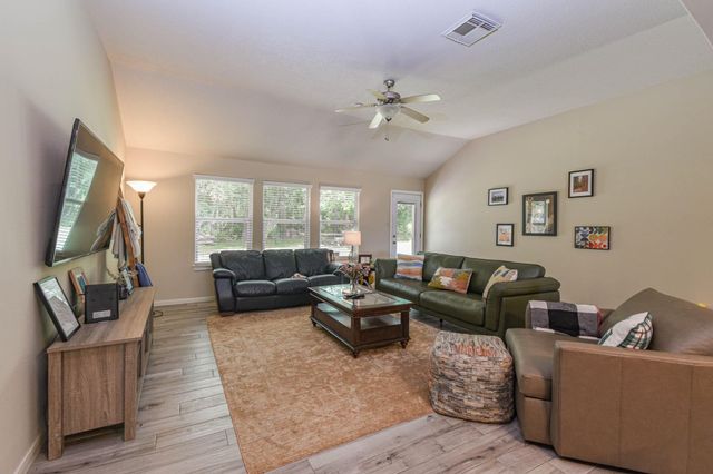 203 Summer Pine Court, Conroe, TX 77304