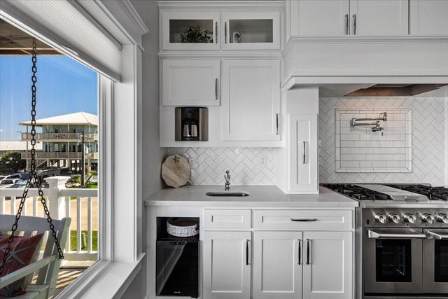 3728 Sabrina, Galveston, TX 77554