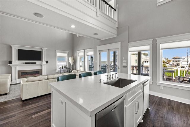 3728 Sabrina, Galveston, TX 77554
