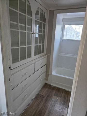 3290 W 82nd Street, Cleveland, OH 44102