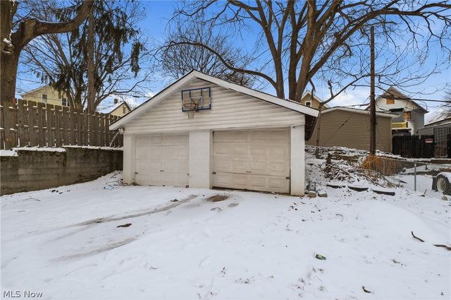 3290 W 82nd Street, Cleveland, OH 44102