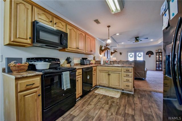 1221 Jamestown, Moundville, AL 35474