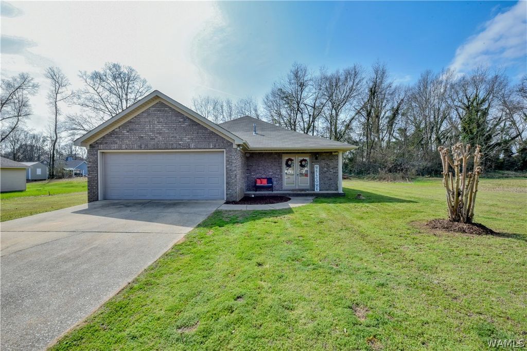 1221 Jamestown, Moundville, AL 35474