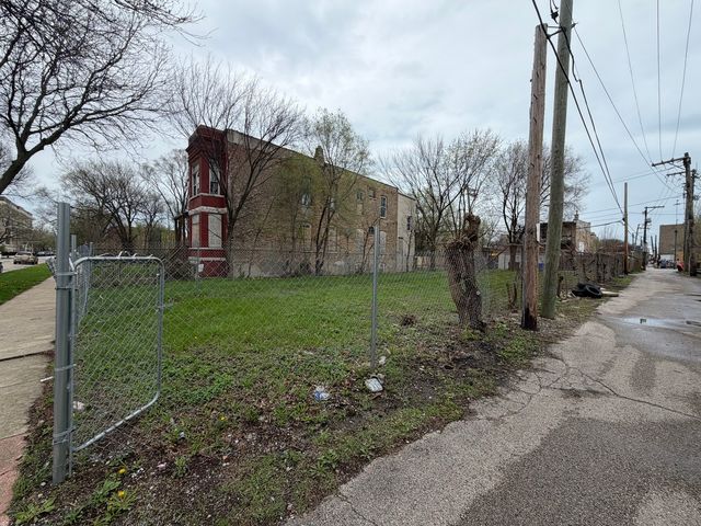 517 N Sawyer Avenue, Chicago, IL 60624