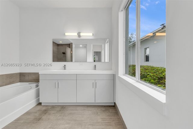 15071 SW 176th St, Miami, FL 33187