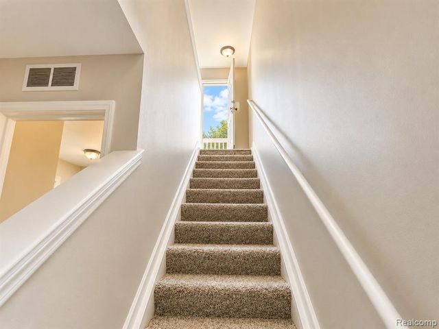 1085 Foxboro, Troy, MI 48083