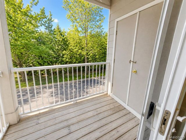 1085 Foxboro, Troy, MI 48083