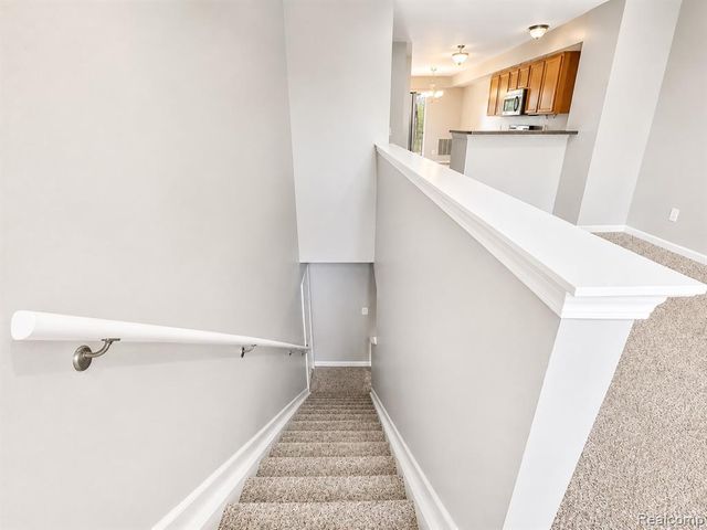 1085 Foxboro, Troy, MI 48083
