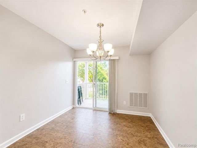1085 Foxboro, Troy, MI 48083
