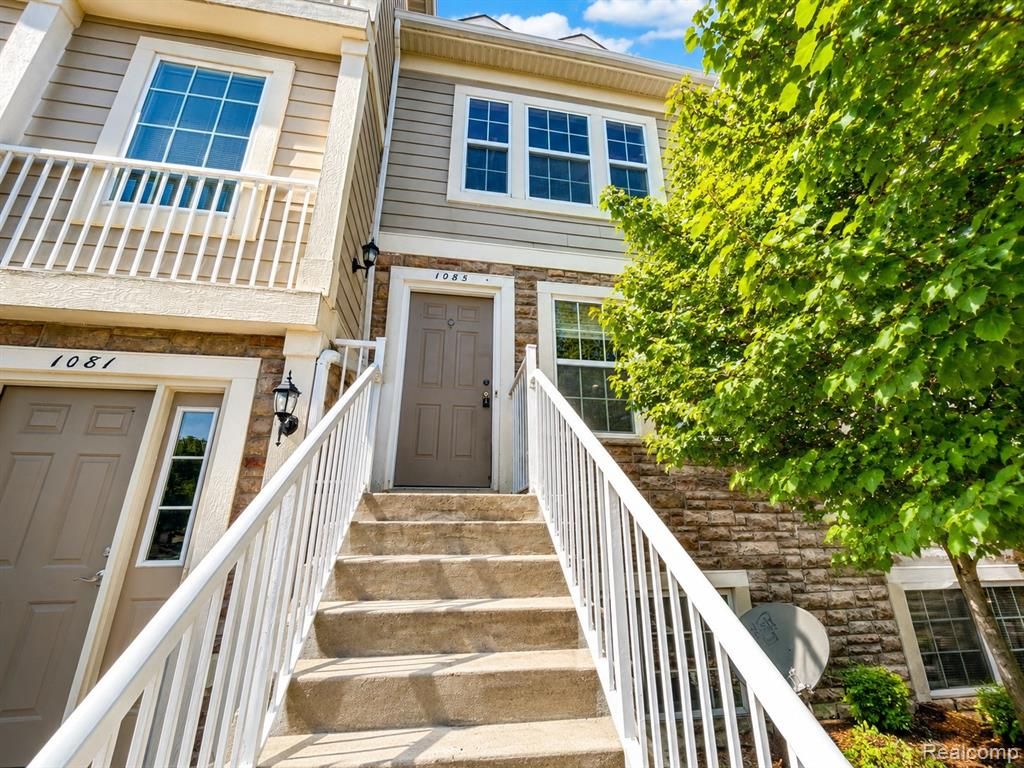 1085 Foxboro, Troy, MI 48083