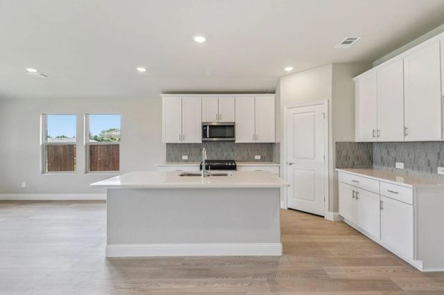 1938 TRADITION DR, Seagoville, TX 75159