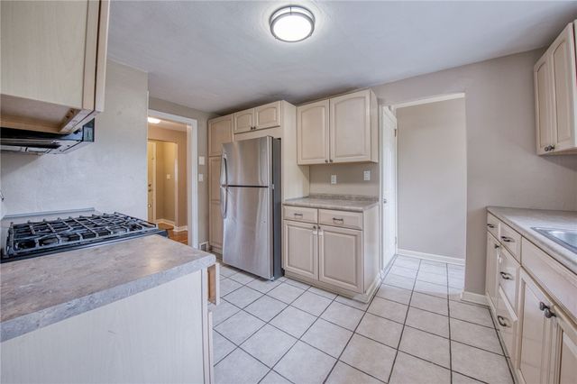 447 Old Clairton Rd, Pleasant Hills, PA 15236