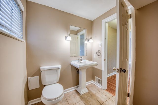 447 Old Clairton Rd, Pleasant Hills, PA 15236