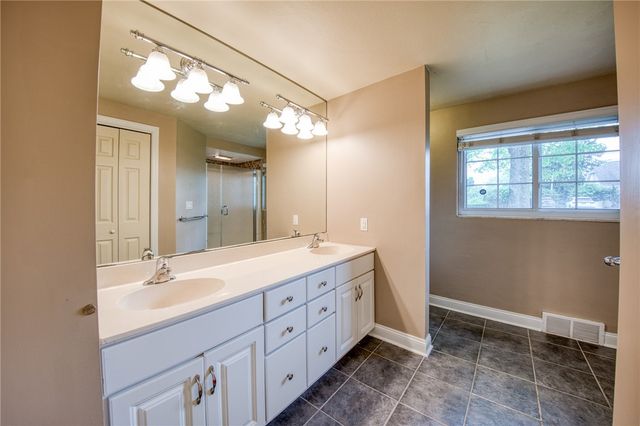447 Old Clairton Rd, Pleasant Hills, PA 15236