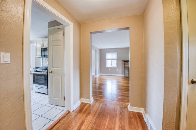447 Old Clairton Rd, Pleasant Hills, PA 15236