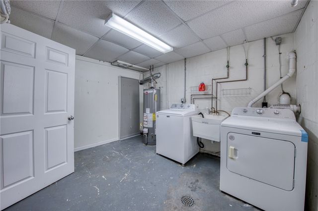 447 Old Clairton Rd, Pleasant Hills, PA 15236