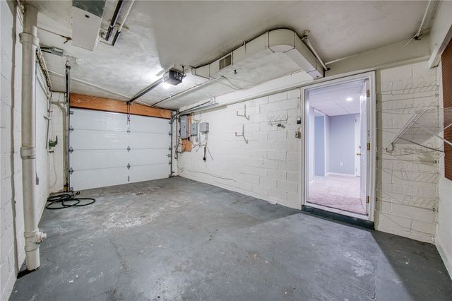 447 Old Clairton Rd, Pleasant Hills, PA 15236