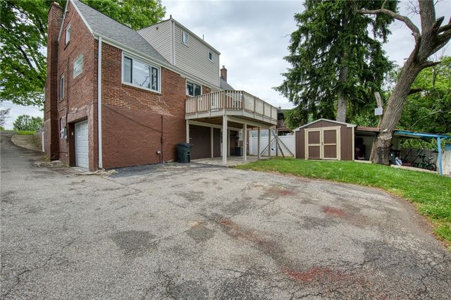 447 Old Clairton Rd, Pleasant Hills, PA 15236