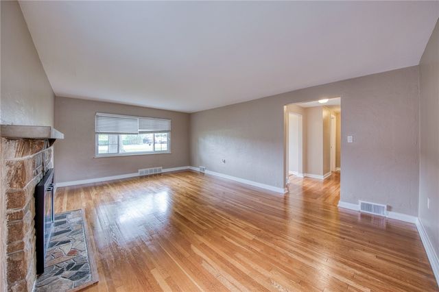447 Old Clairton Rd, Pleasant Hills, PA 15236
