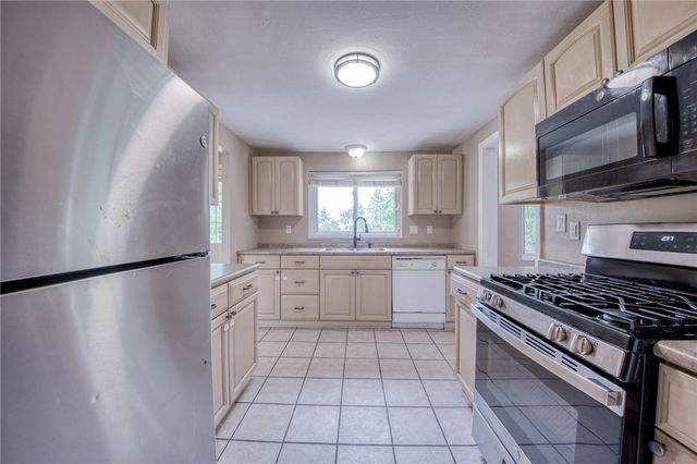 447 Old Clairton Rd, Pleasant Hills, PA 15236