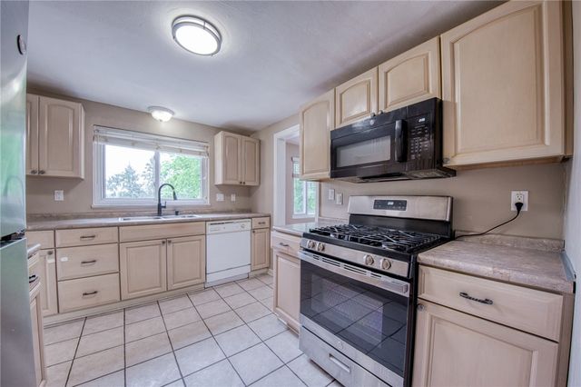 447 Old Clairton Rd, Pleasant Hills, PA 15236