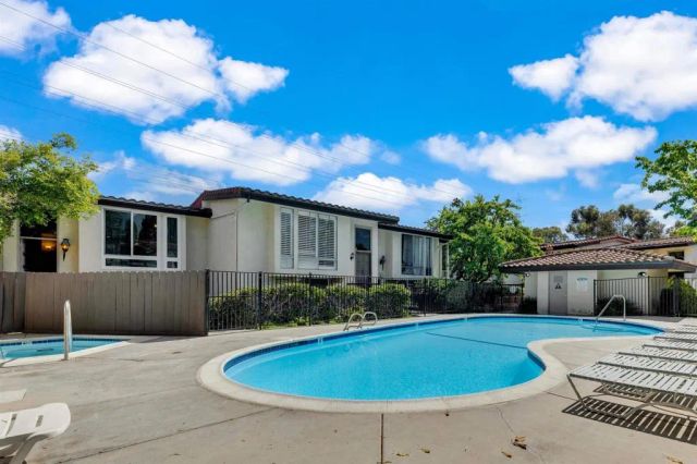 2402 Altisma Way D, Carlsbad, CA 92009