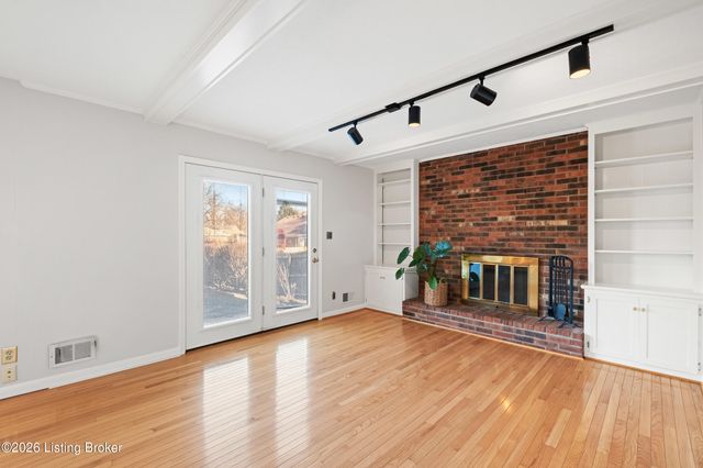 1811 Bainbridge Row Dr, Louisville, KY 40207