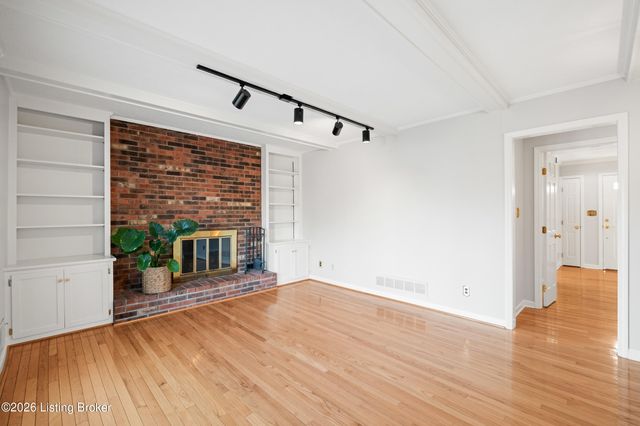 1811 Bainbridge Row Dr, Louisville, KY 40207